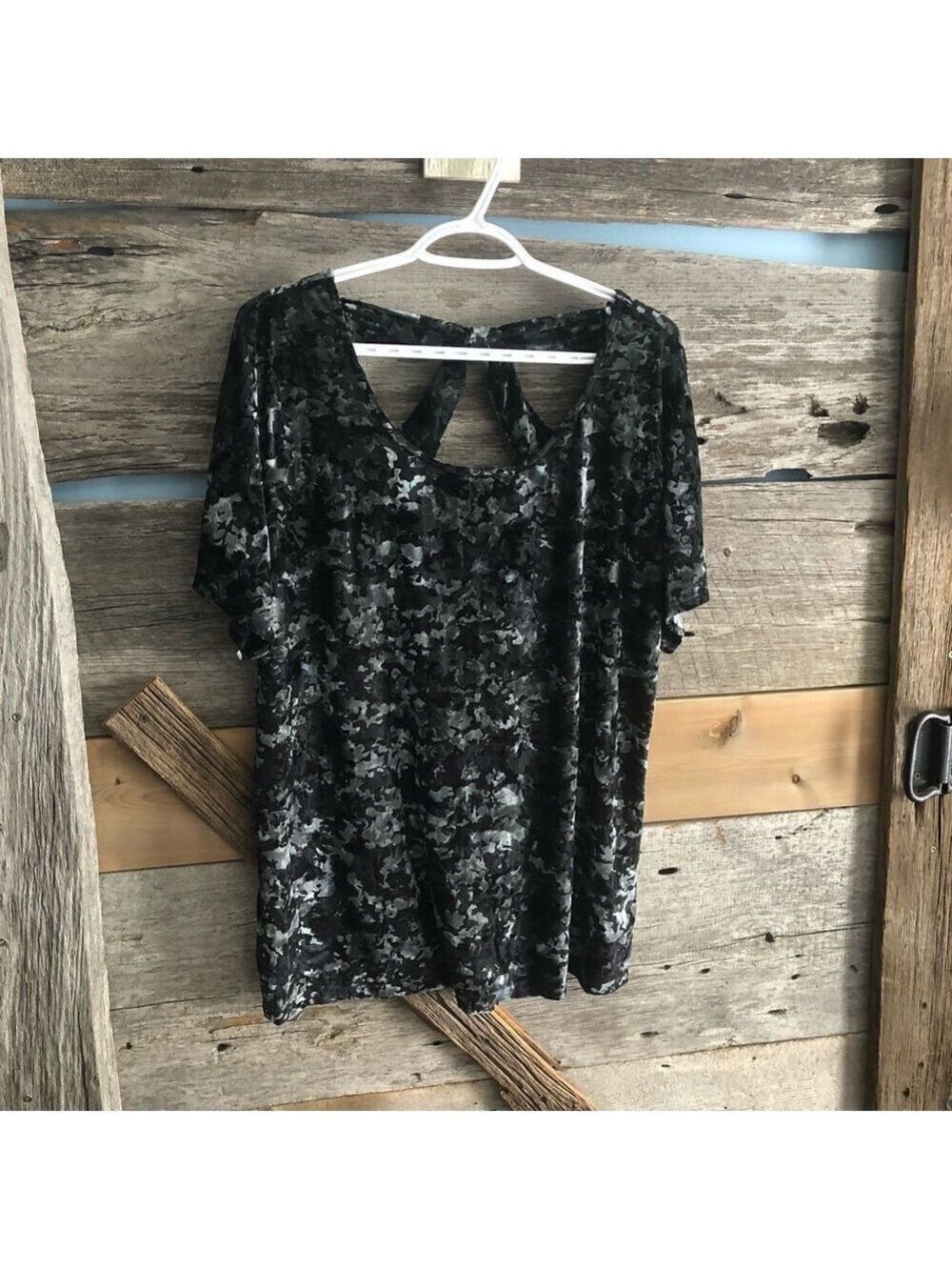 Reitmans Plus Size 2X Velvet Camo Print Burnout top